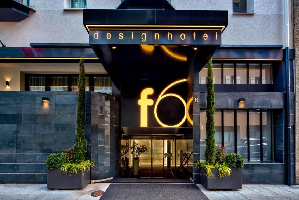 日内瓦f6风格酒店的前门,有标志的前门