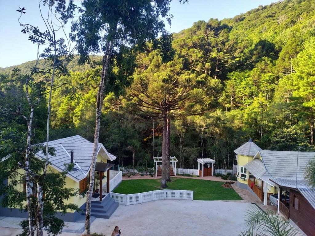 格拉玛多chalé do Riacho的山景别墅的空中景致