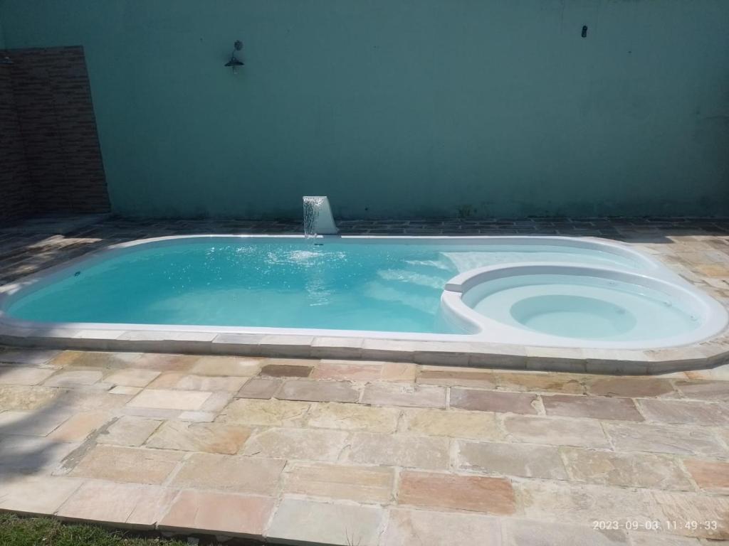 卡波布里奥CASA GRIEBELER 02的庭院内的游泳池