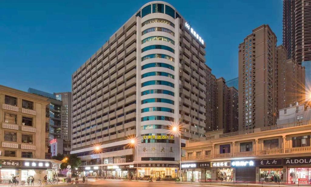 长沙美漾臻酒店IFS国金中心店的城市中心一座大建筑
