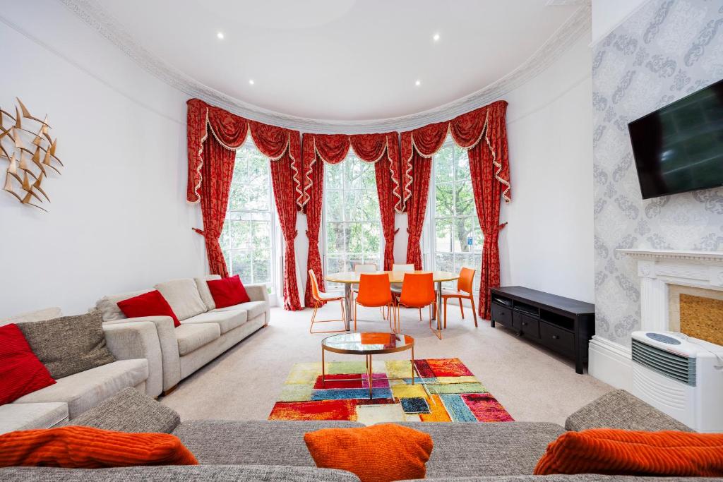 Mansion House with Spacious Apartments close to Excel London and CanaryWharf的休息区