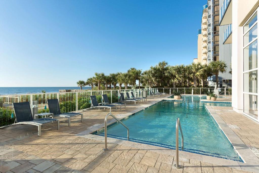 Hilton Grand Vacations Club Ocean 22 Myrtle Beach内部或周边的泳池