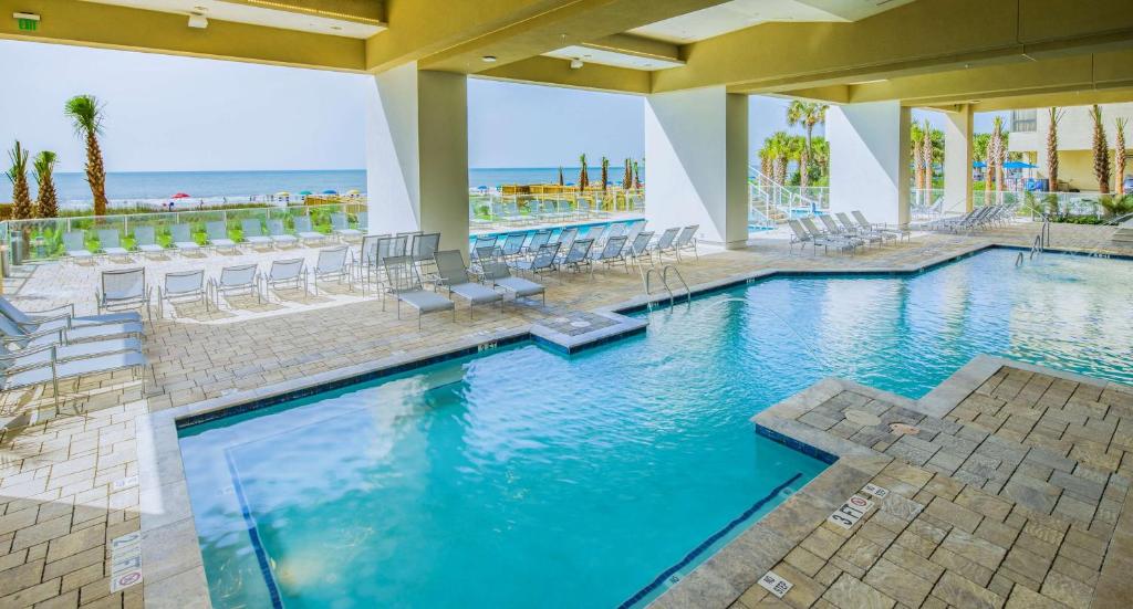 Hilton Grand Vacations Club Ocean 22 Myrtle Beach内部或周边的泳池