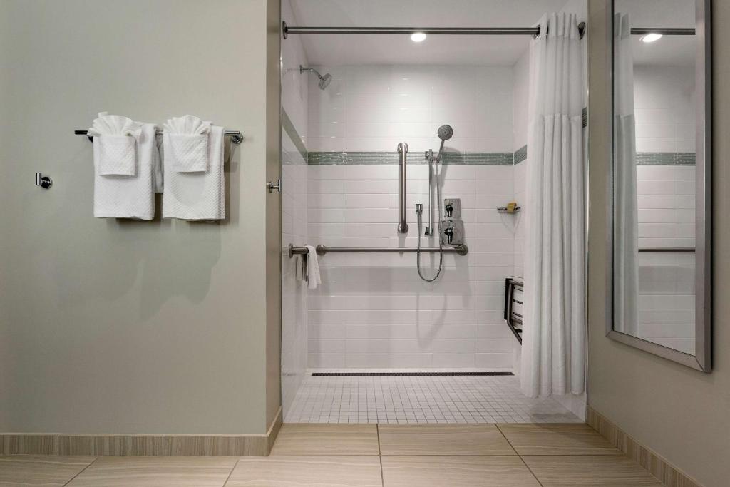 Hilton Grand Vacations Club Ocean 22 Myrtle Beach的一间浴室
