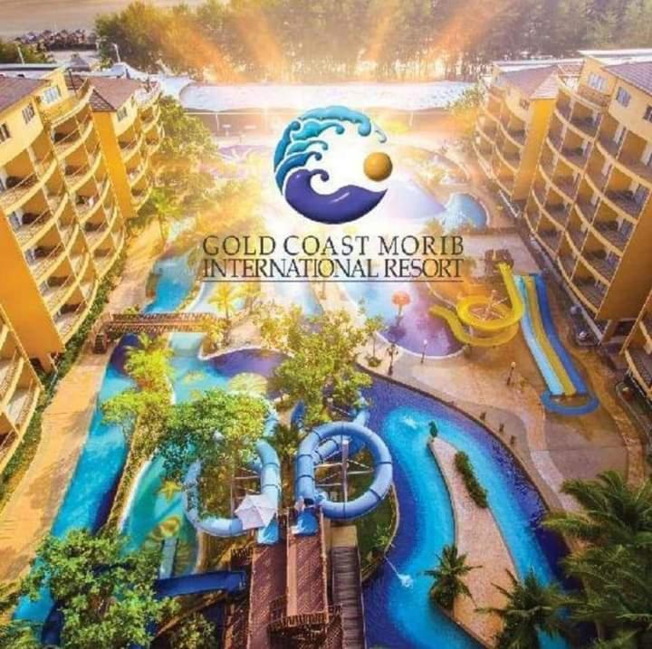万津Studio 7 Gold Coast Morib Resort的享有度假村的水上公园景致