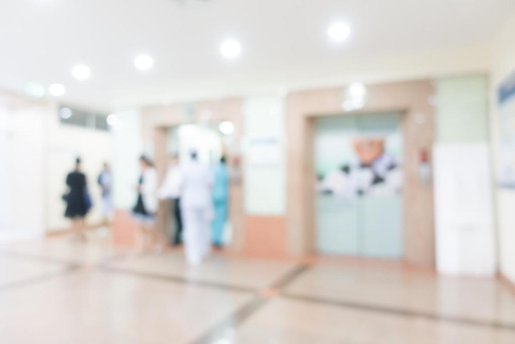 什切青Lux-Shater的医院走廊里人脸模糊的图像