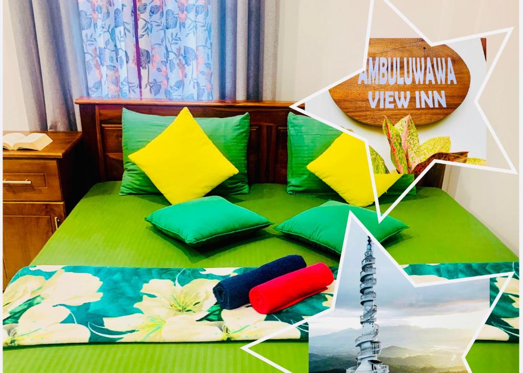 加姆波勒Ambuluwawa View Inn的一间卧室配有一张带绿色和黄色枕头的床