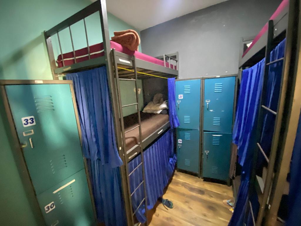 Aurora Hostel Rio客房内的一张或多张双层床