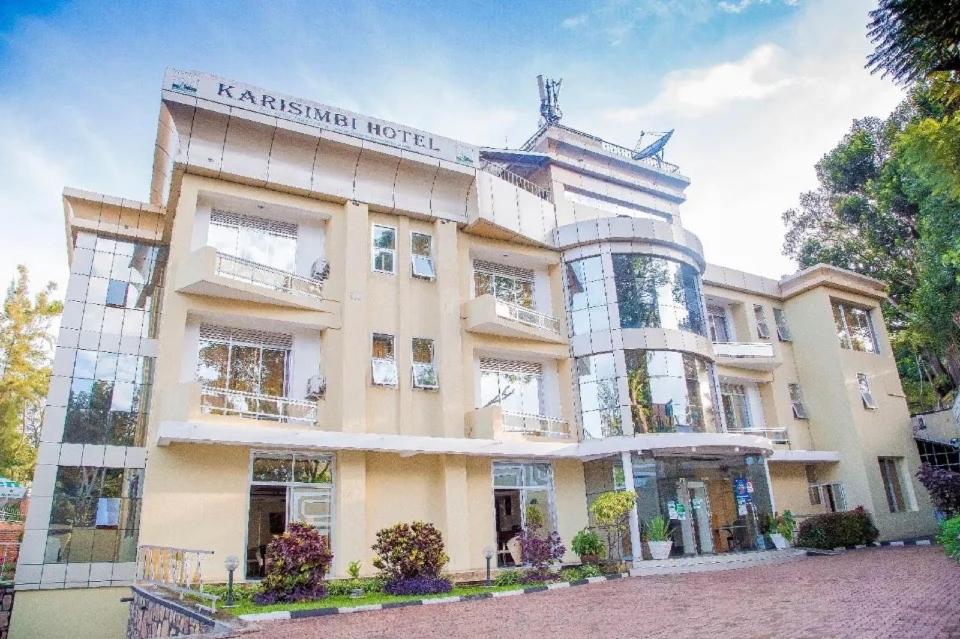基加利Hotel Karisimbi的akritkrit酒店是一家精品酒店,拥有一座大型建筑。