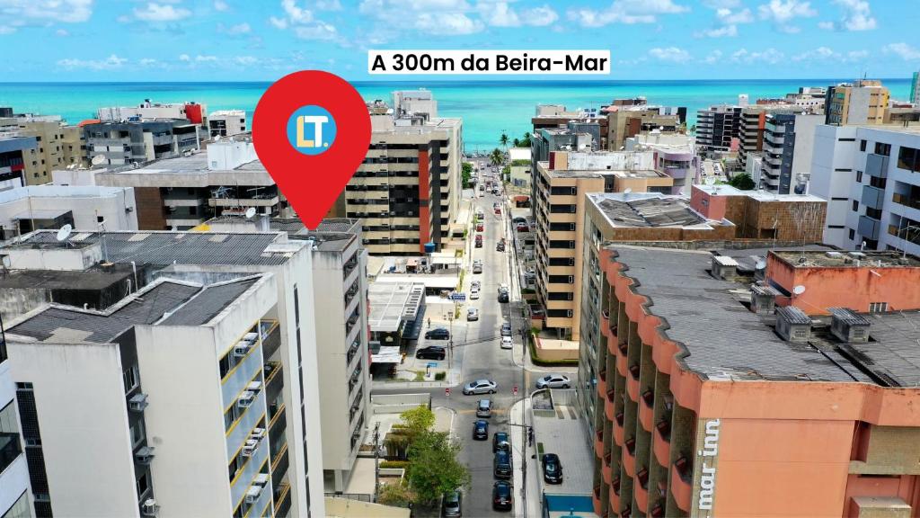 马塞约EDF SEVILHA - Apartamento com 1 suíte climatizada e 2 Banheiros, Sala Climatizada a 300 metros da Beira-Mar de Ponta Verde - EXCELENTE LOCALIZAÇÃO的城市的红色地图,有建筑