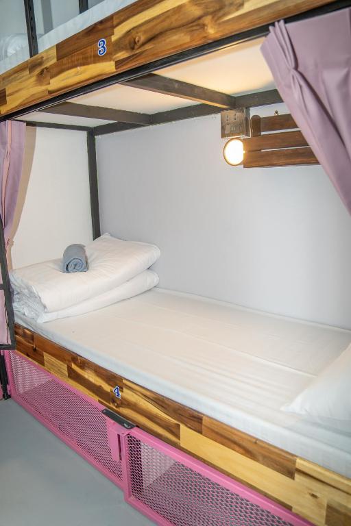 K-Bunk Hostel Pai Walking Street客房内的一张或多张床位