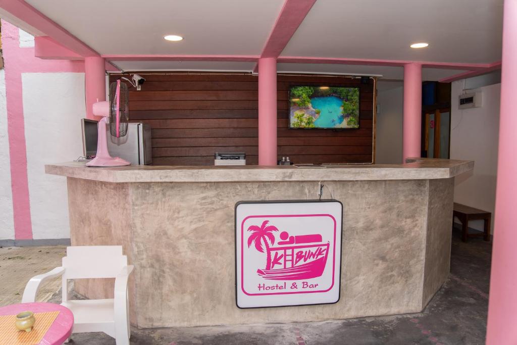 K-Bunk Hostel Pai Walking Street的证书、奖牌、标识或其他文件