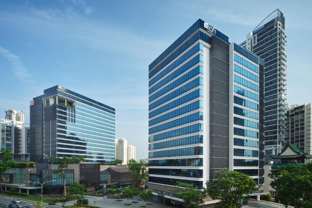 新加坡Aloft Singapore Novena的一座高大的建筑