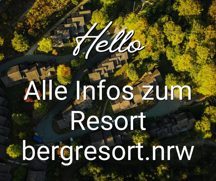 温特贝格Dorint Resort Winterberg的享有度假胜地的空中景致,提供文字Hllo altec info zim度假酒店