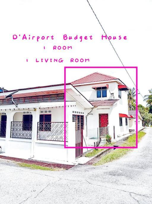 峇六拜Budget House Near Penang Airport Bayan Lepas Penang的一张白房子的图片,上面有文字分章的经济房屋和居住空间