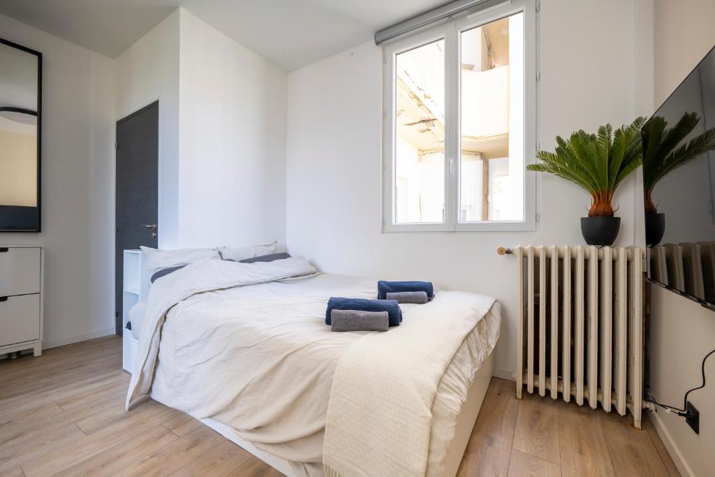 Renovated Studio walking distance to Paris&#x5BA2;&#x623F;&#x5185;&#x7684;&#x4E00;&#x5F20;&#x6216;&#x591A;&#x5F20;&#x5E8A;&#x4F4D;