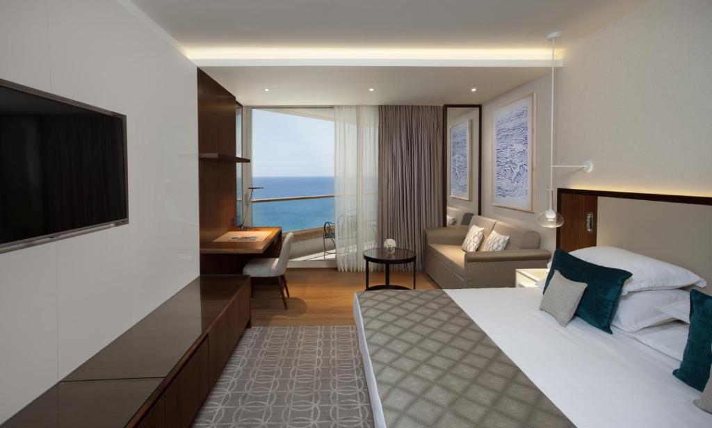 Royal Beach Eilat by Isrotel Exclusive客房内的一张或多张床位