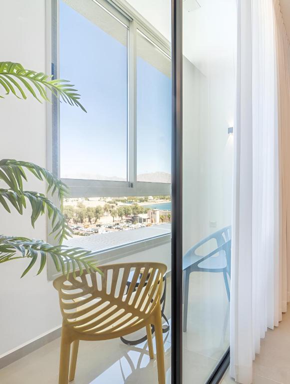 Nathan&#39;s Suites On The Beach的阳台或露台