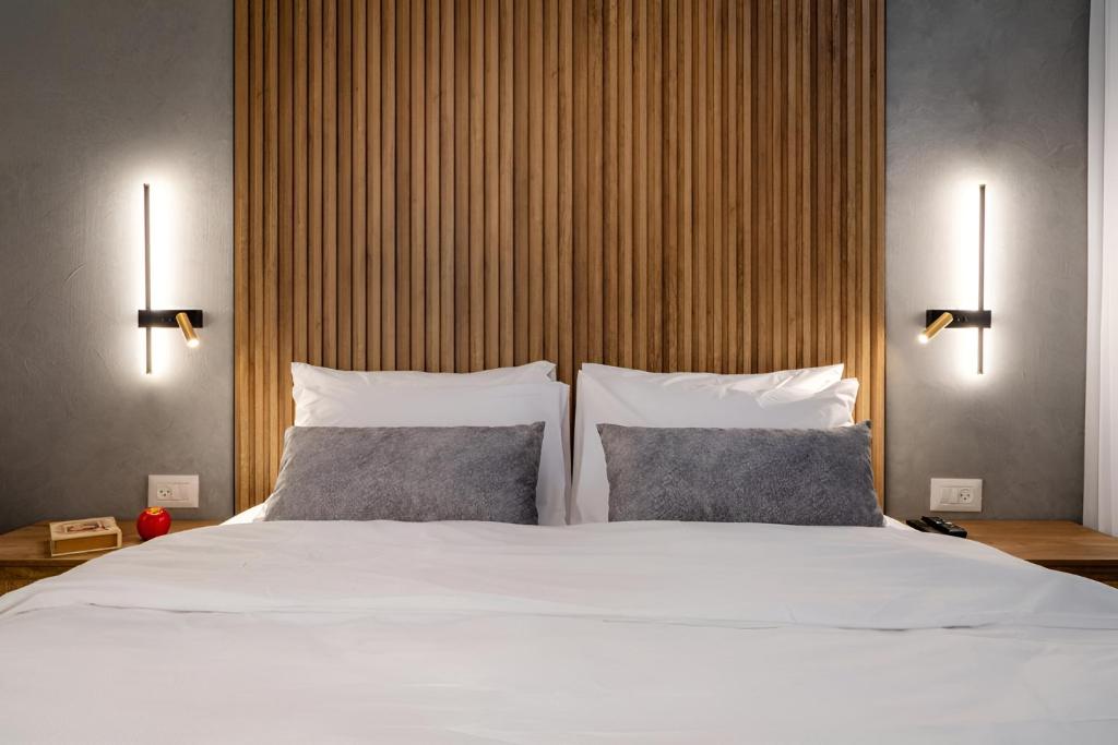 Nathan&#39;s Suites On The Beach客房内的一张或多张床位
