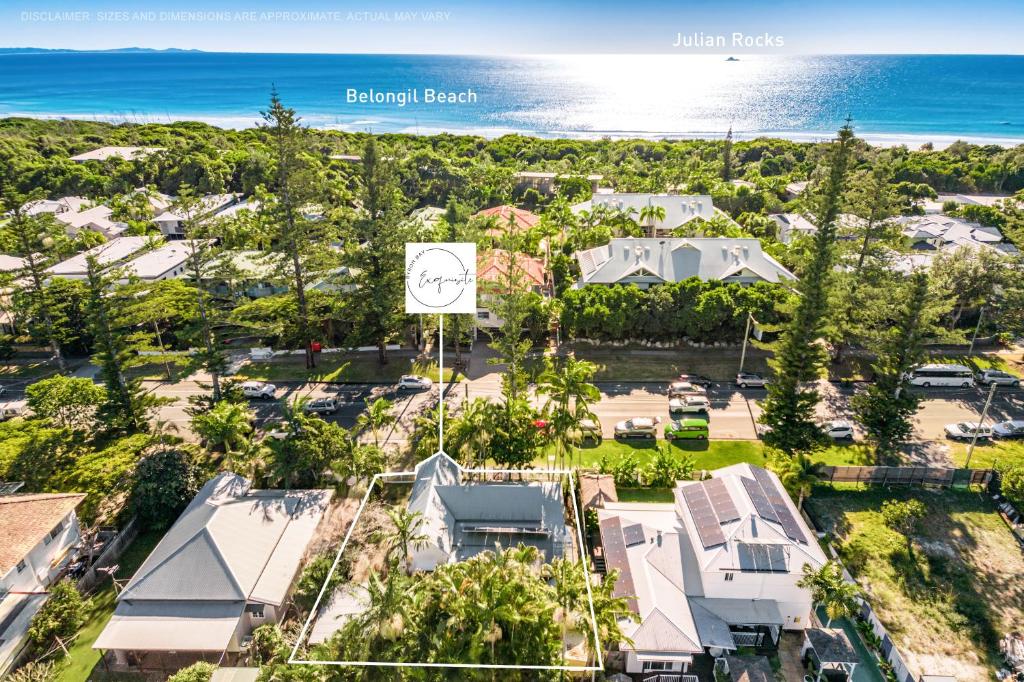 拜伦湾Shirley Beach House, right in heart of Byron Bay, walking distance to town and most famous beaches, Pet Friendly的享有度假胜地的空中景致,以海洋为背景