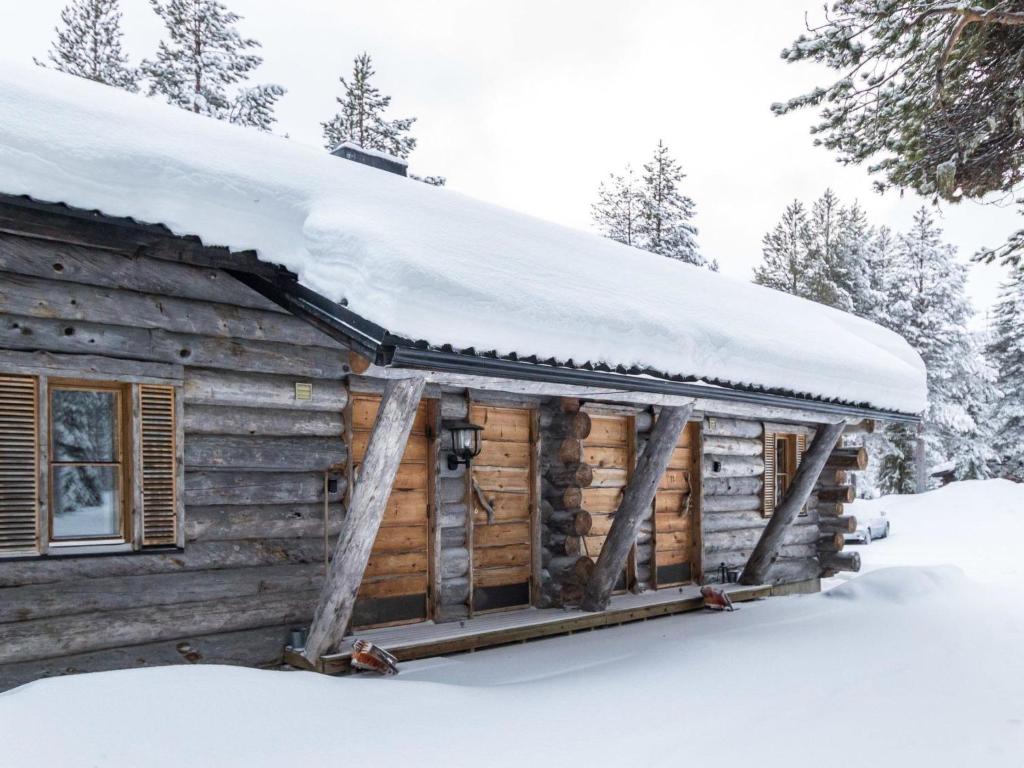锡尔卡Holiday Home Kelorakka lodge by Interhome的雪地小木屋