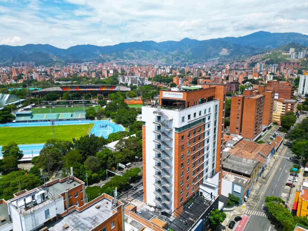 麦德林Tequendama Hotel Medellín - Estadio的城市空中景观和建筑