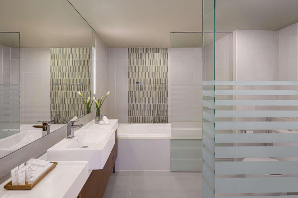 Radisson Hotel Colombo的一间浴室