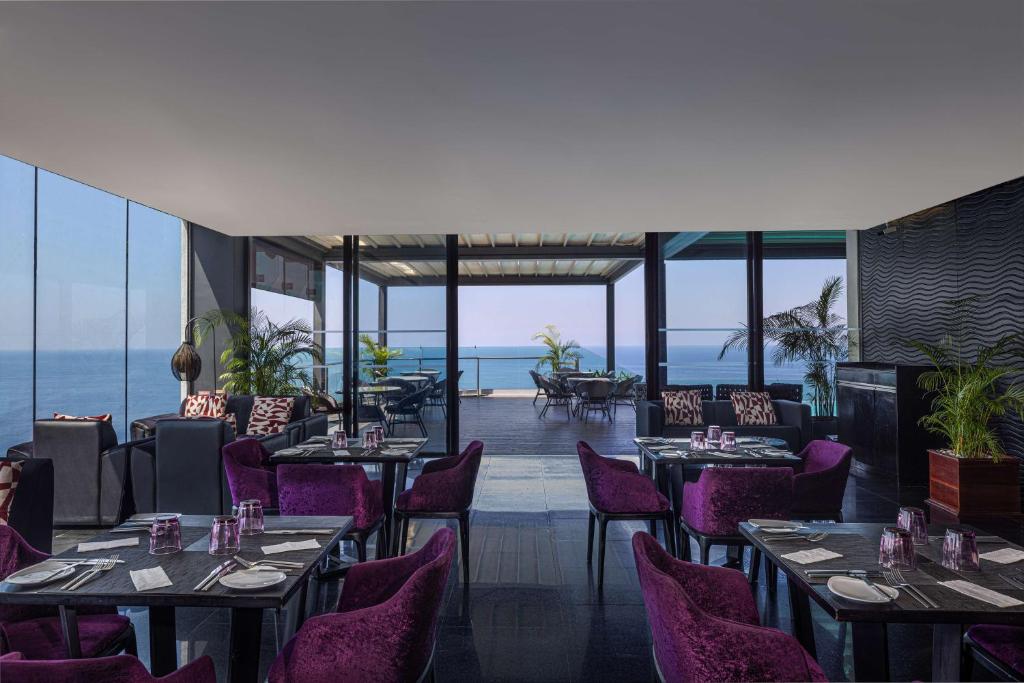 海景或在酒店看到的海景
