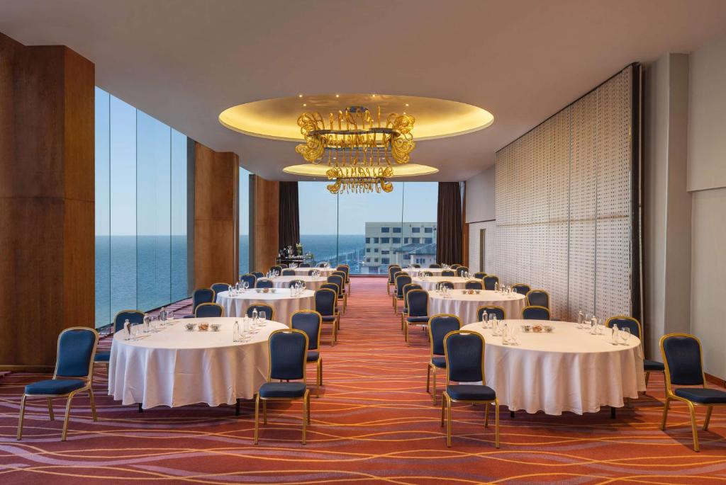 Radisson Hotel Colombo的休息区