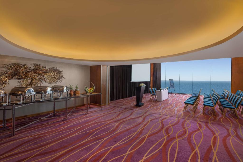 Radisson Hotel Colombo的休息区