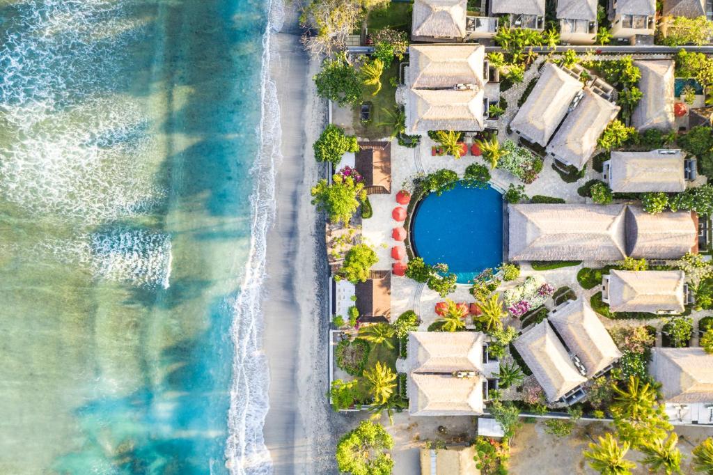 圣吉吉Sudamala Resort, Senggigi, Lombok的海洋旁度假胜地的空中景致