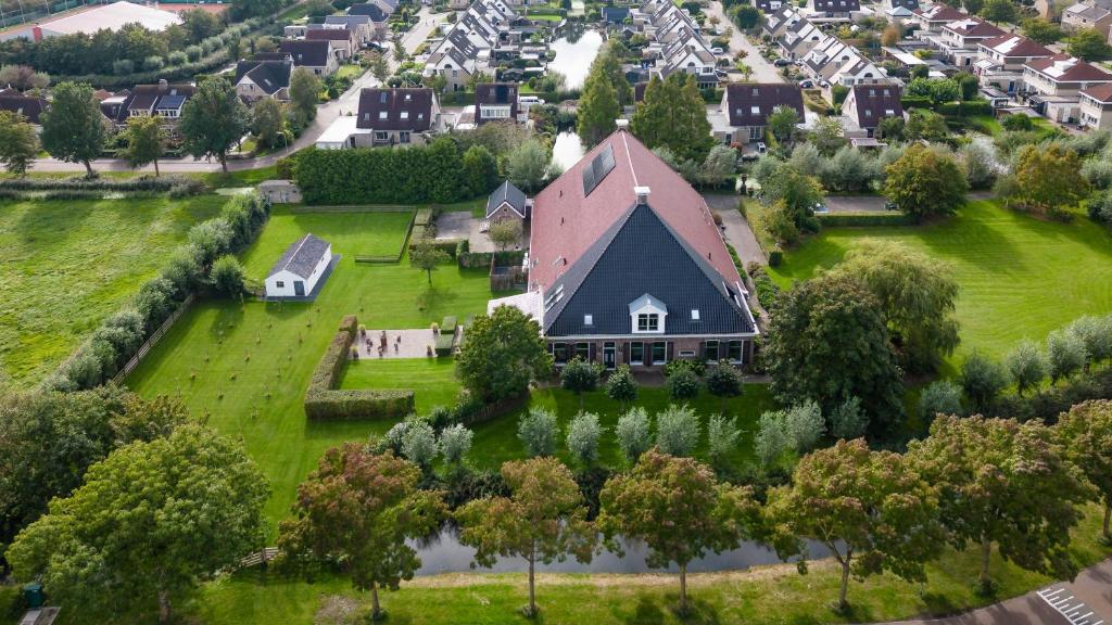 沃尔克姆Aldehoeve-logies的享有大院子的空中景致