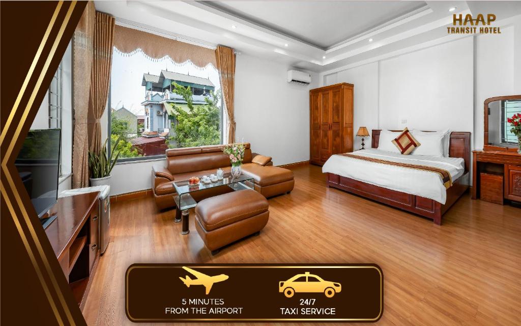 内排HAAP过境酒店的酒店客房设有一间带一张床和电视的卧室
