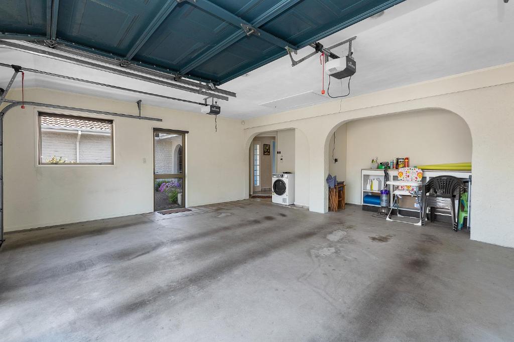 Hamilton Summer Treat- 4 Bedroom with pool平面图