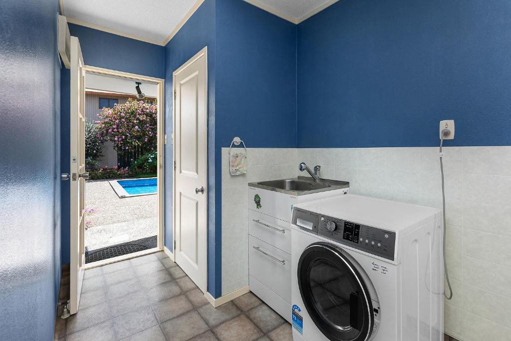 Hamilton Summer Treat- 4 Bedroom with pool平面图