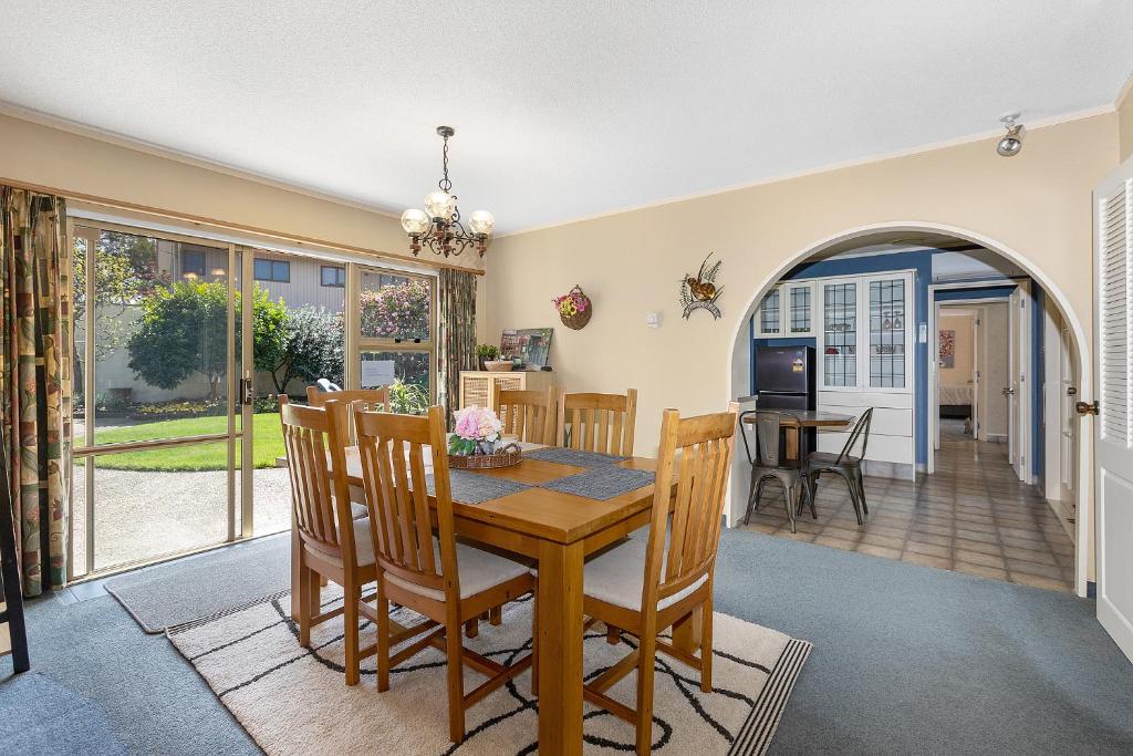 Hamilton Summer Treat- 4 Bedroom with pool平面图