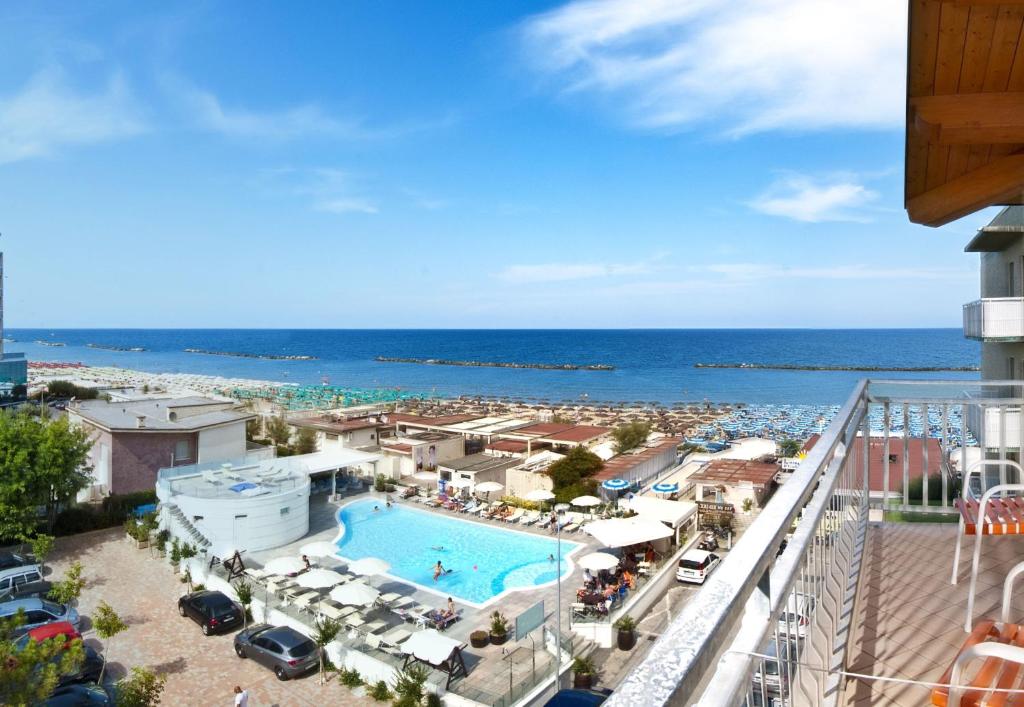 Hotel Saint Tropez SPA & Restaurant内部或周边泳池景观