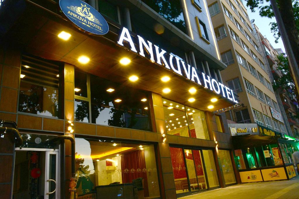 安卡拉ANKUVA HOTEL的一座建筑物,上面有读觉醒医院的标志