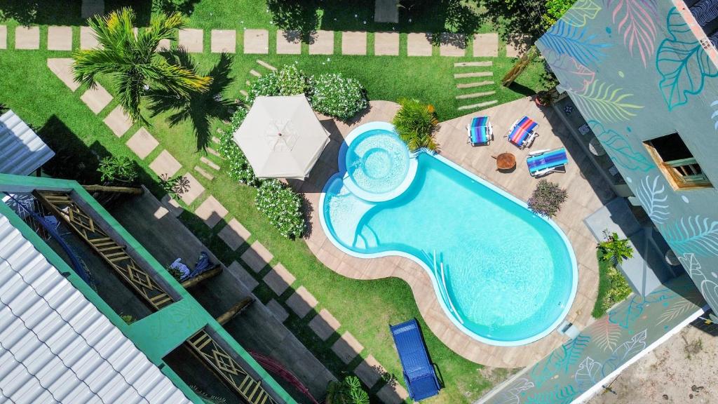 圣米格尔-杜斯米拉格里斯Flats Hana Mana的享有庭院游泳池的顶部景色