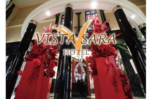 名取市HOTEL VISTA SARA - Adult Only的一间商店,里面贴着香甜的香甜的酒店标志和红色的鲜花