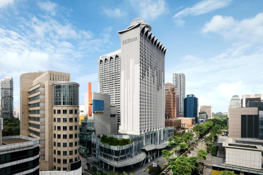 新加坡Hilton Singapore Orchard的城市高楼 ⁇ 染