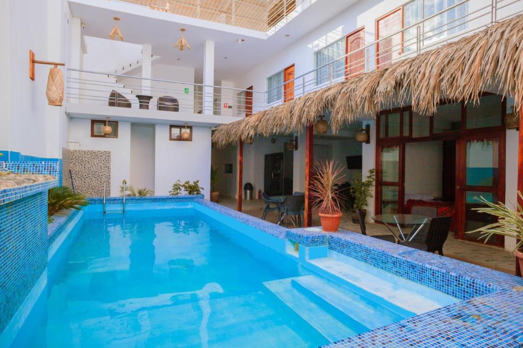 Hotel Mar Azul Mancora内部或周边的泳池