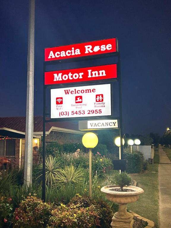 Barham相思玫瑰汽车旅馆的商店前马达旅馆标志
