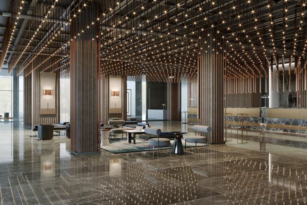 南京南京四方酒店，傲途格精选的大楼内带桌椅的大堂