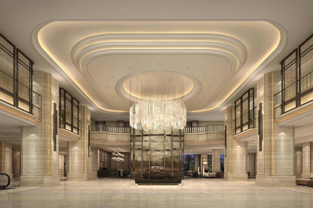 台州台州旗隆万豪酒店的大楼内带大吊灯的大型大堂