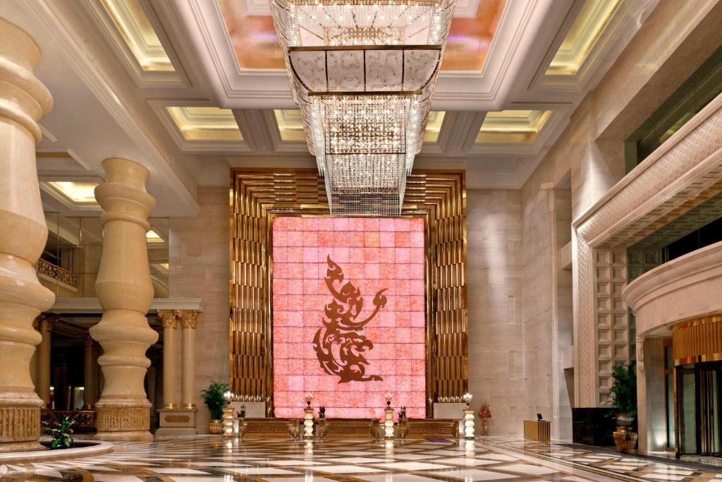 重庆重庆喜来登大酒店的墙上挂着一幅龙画的大堂