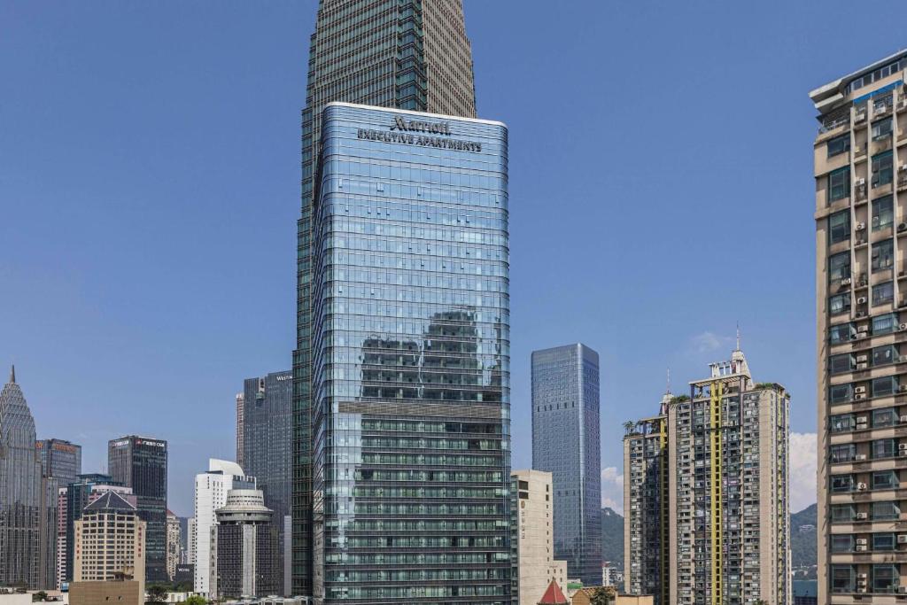 重庆重庆万豪行政公寓的大城市的高玻璃建筑