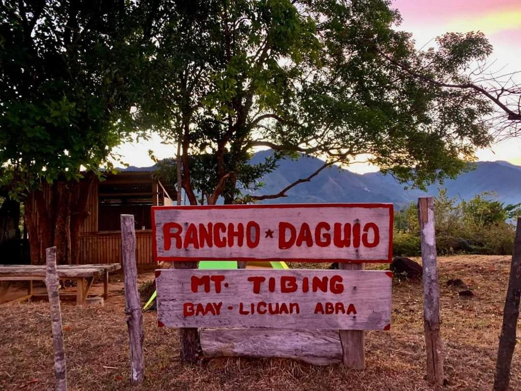 BanguedLayugan garden resort bucay abra的前面读过防抑郁的拉蒙·达博萨的标志