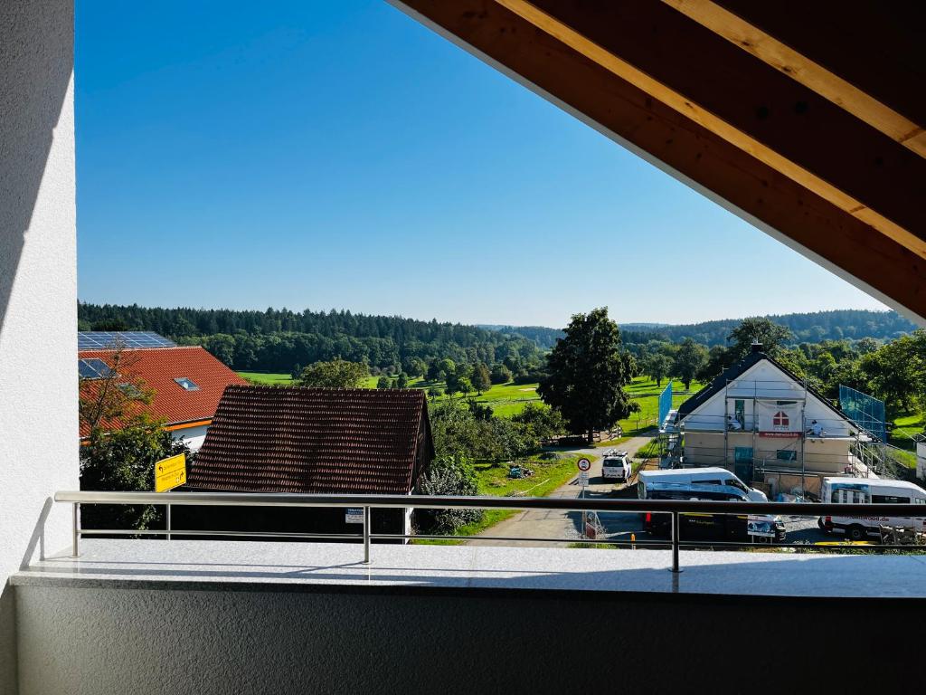 WelzheimBerufspendler's Rückzug am Golfplatz的房屋的阳台享有风景。