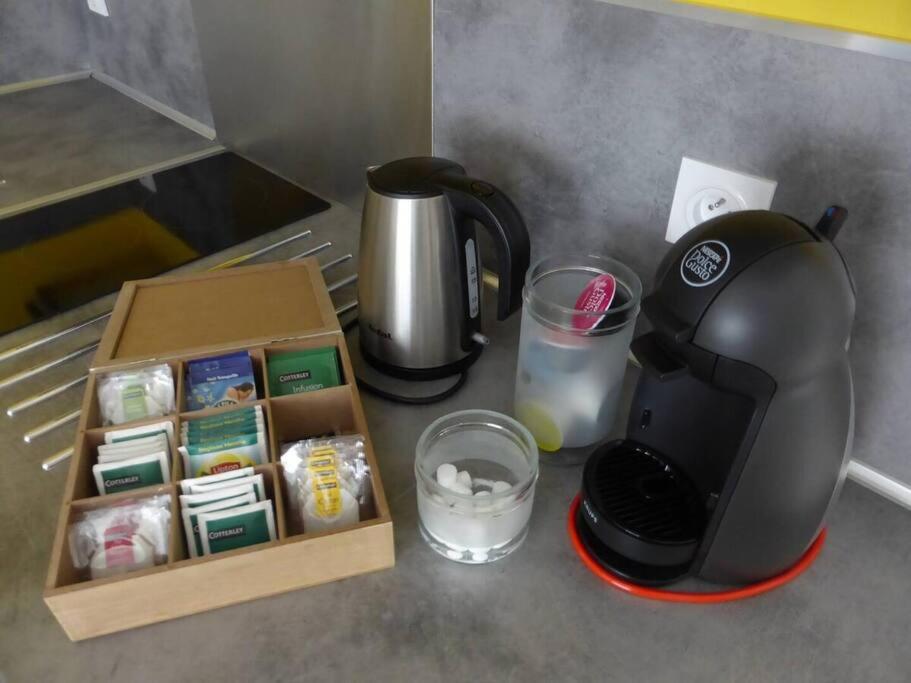 600m Gare et 400m Gem: lit double, wifi fibre的咖啡和沏茶工具